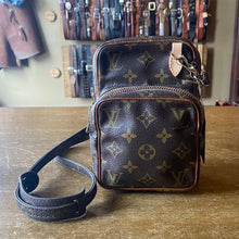 Load image into Gallery viewer, Louis Vuitton Amazone Cross Body - (Mid)Western Second Hand
