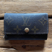 Load image into Gallery viewer, Louis Vuitton Key Holder - Western Second Hand
