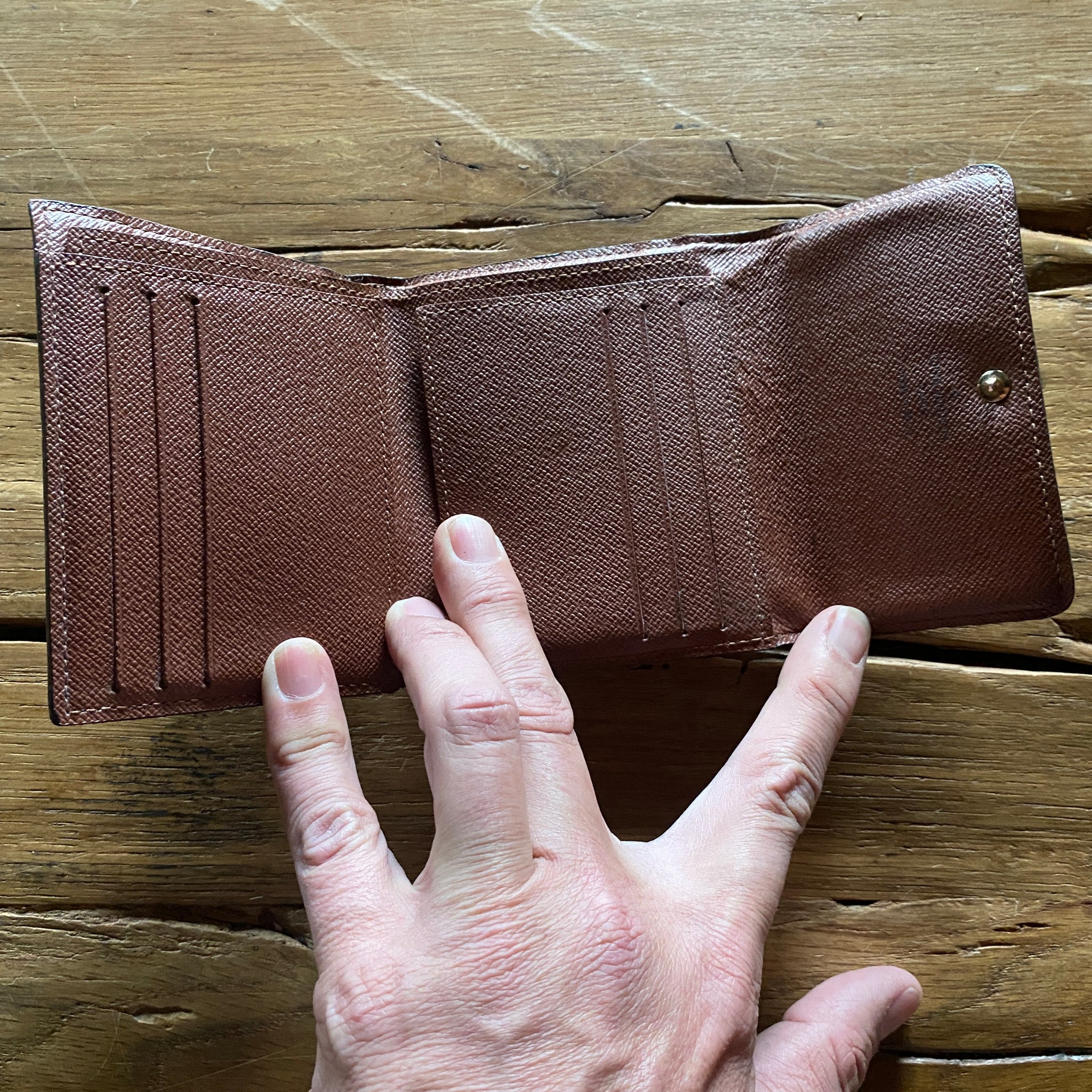2nd hand louis vuitton wallet