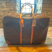Load image into Gallery viewer, Louis Vuitton Sirius 50 - Western Second Hand
